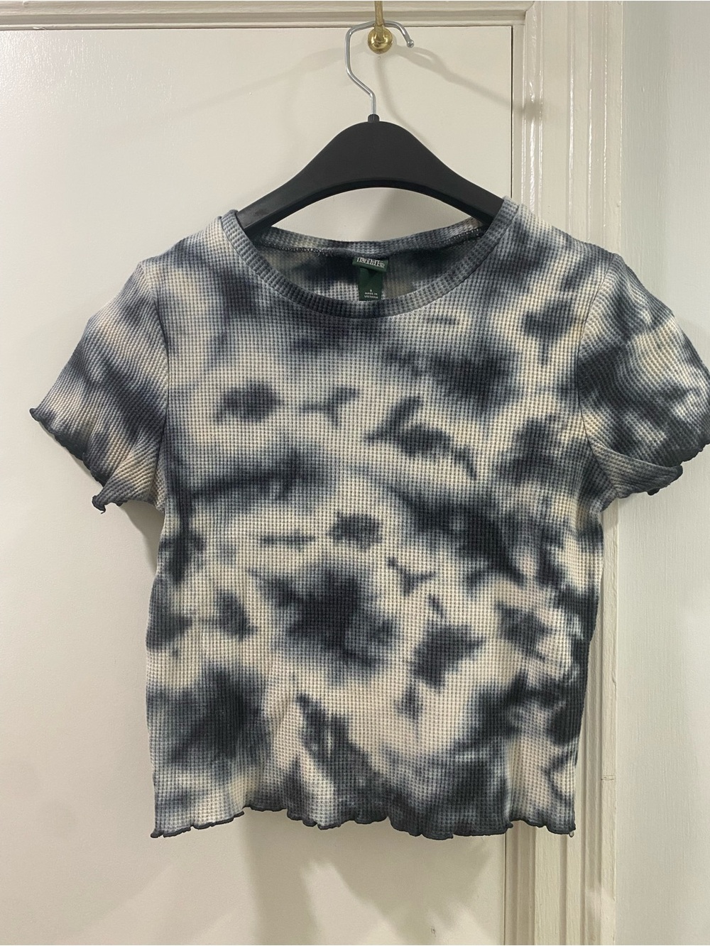 wild fable White and Navy Tie-Dye Ribbed Crop Tee